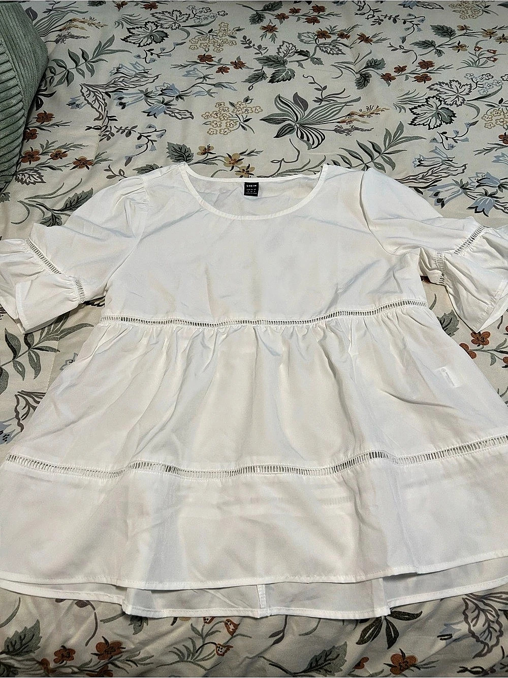 SHEIN White Tiered Puff Sleeve Blouse